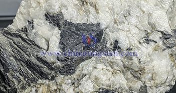 黑鎢礦的化學(xué)性質(zhì)有哪些? 中鎢智造黑鎢礦圖片
